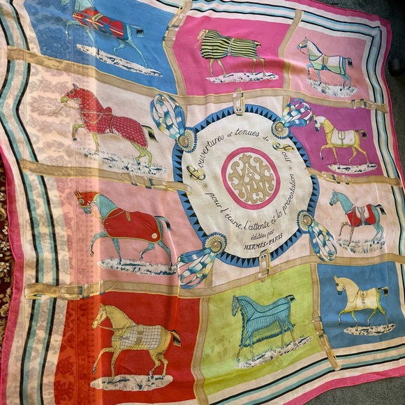 Hermes Scarf/Shawl. ‘Couvertures et Tenues de Jour’. 100% Silk. Made in France. - Picture 2 of 16